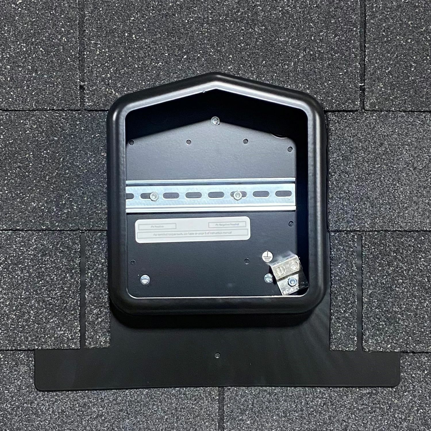SolaDeck with 2 position ground block, black
