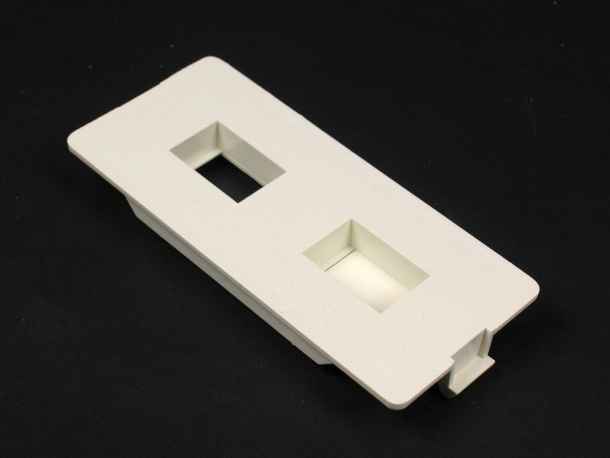 5507FRJ-FW Dual Multi-Channel Non-Metallic Connector Faceplate, For Use With 5500 600 V AC Raceway, PVC, Fog White