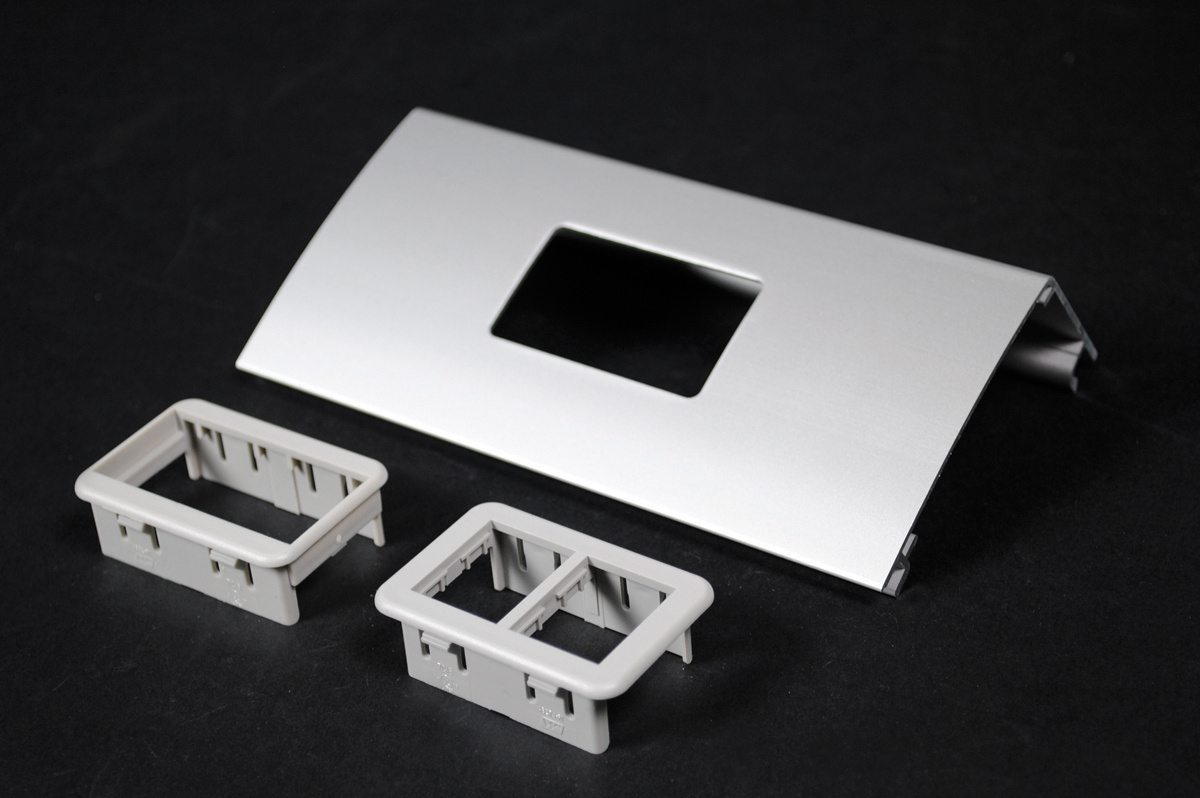 ALDS4047-2A 1-Channel Device Plate, For Use With ALDS4000 Series Raceway, Aluminum, Satin Anodized