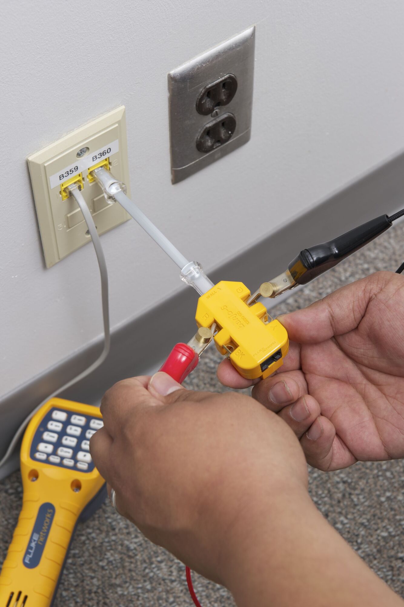 6-WIRE IN-LINE MODULAR ADAPTER