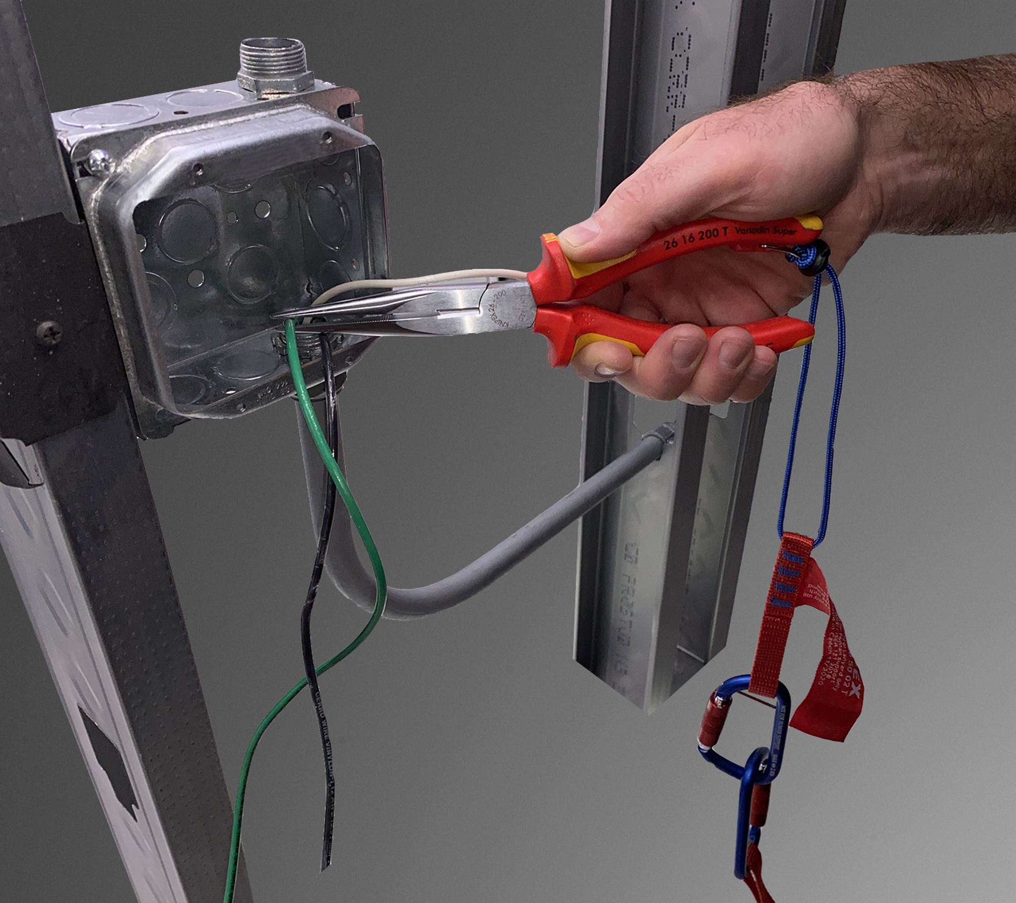 Tool Tethering Adaptor Straps with Captive Eye Carabiner, 13 in.