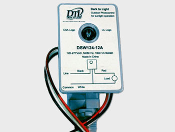 DSW124 12A U DSW Electronic Wire-In Photocontrol, 105 to 305 V AC, 1000 VA Ballast, Box/Fixture Mounting