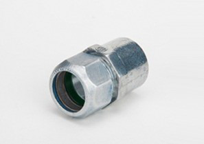 Combination coupling for transitioning between 1" Rigid or IMC raceways to 1" EMT in wet or dry locations. Listed for use in wet locations. Raintight. Patented