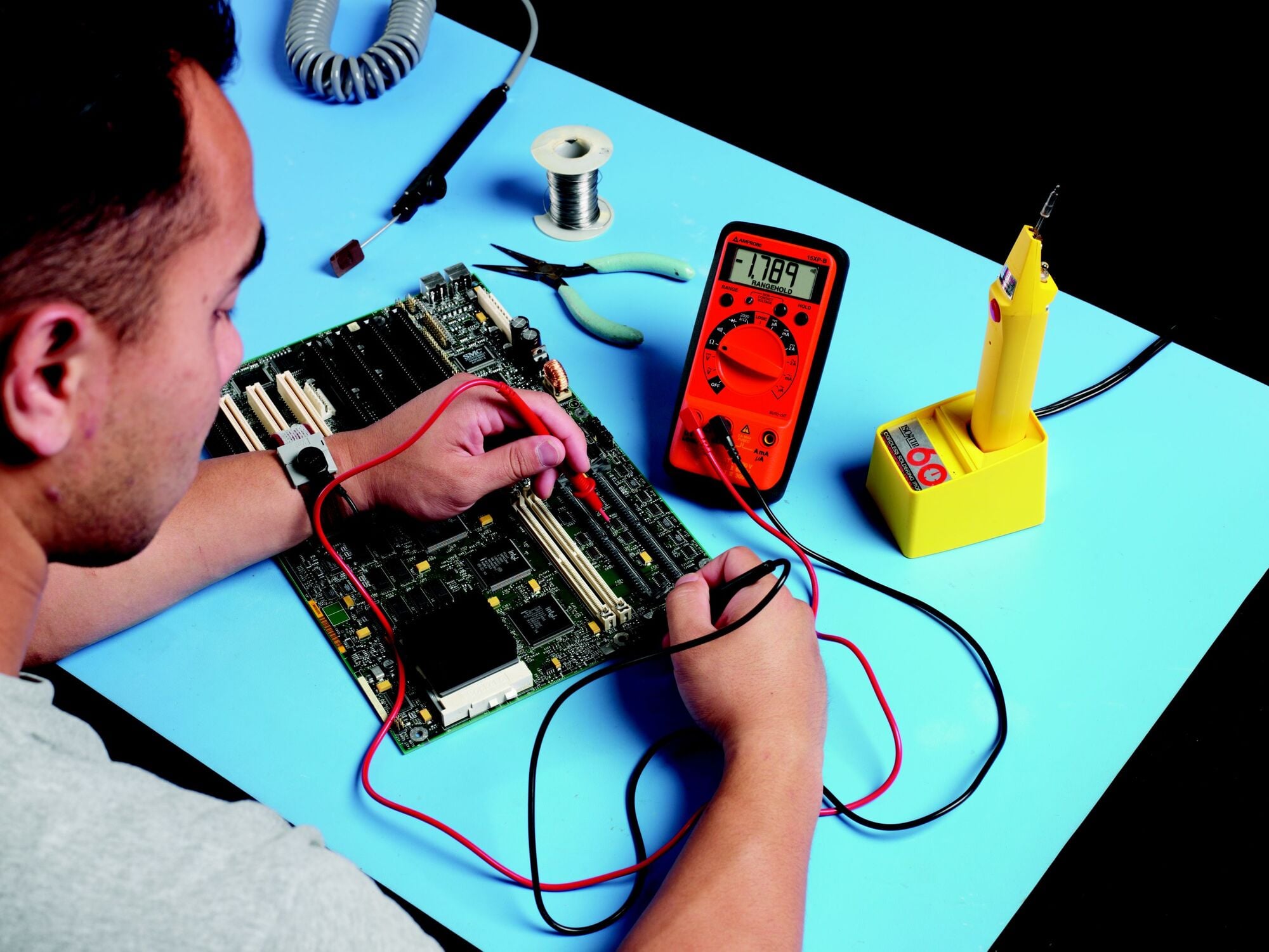 5XP-A AC/DC Compact Digital Multimeter With VolTect, 2 to 600 VAC/VDC, 200 mVAC/mVDC, 200 uA, 2 to 200 mA, 200 Ohm/2 to 200 kOhm/2 to 20 MOhm, 3-1/2 Digits 1999 Counts LCD Display