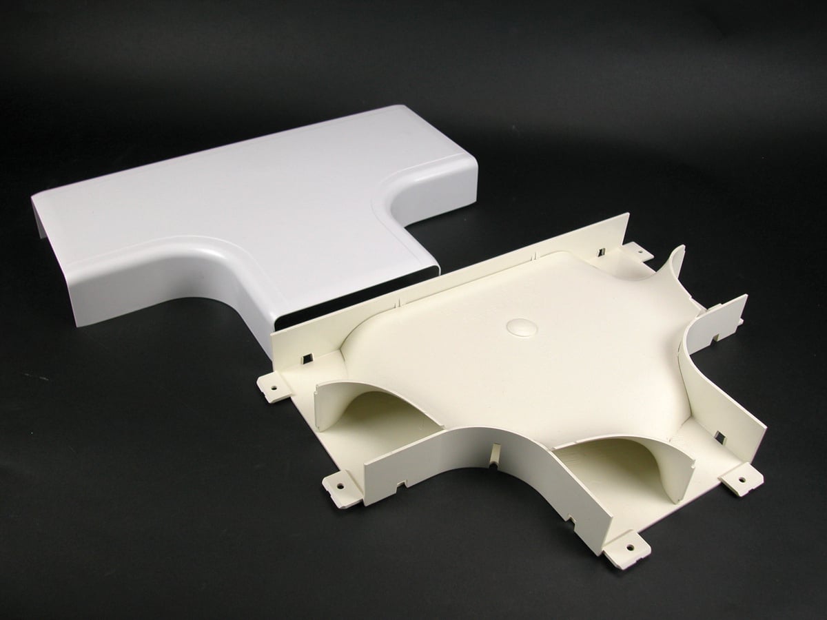 A full capacity tee fitting for branching raceway at right angles. Provides separation of services and 2" (51mm) cable bend radius for UTP and Fiber Optic installations. White