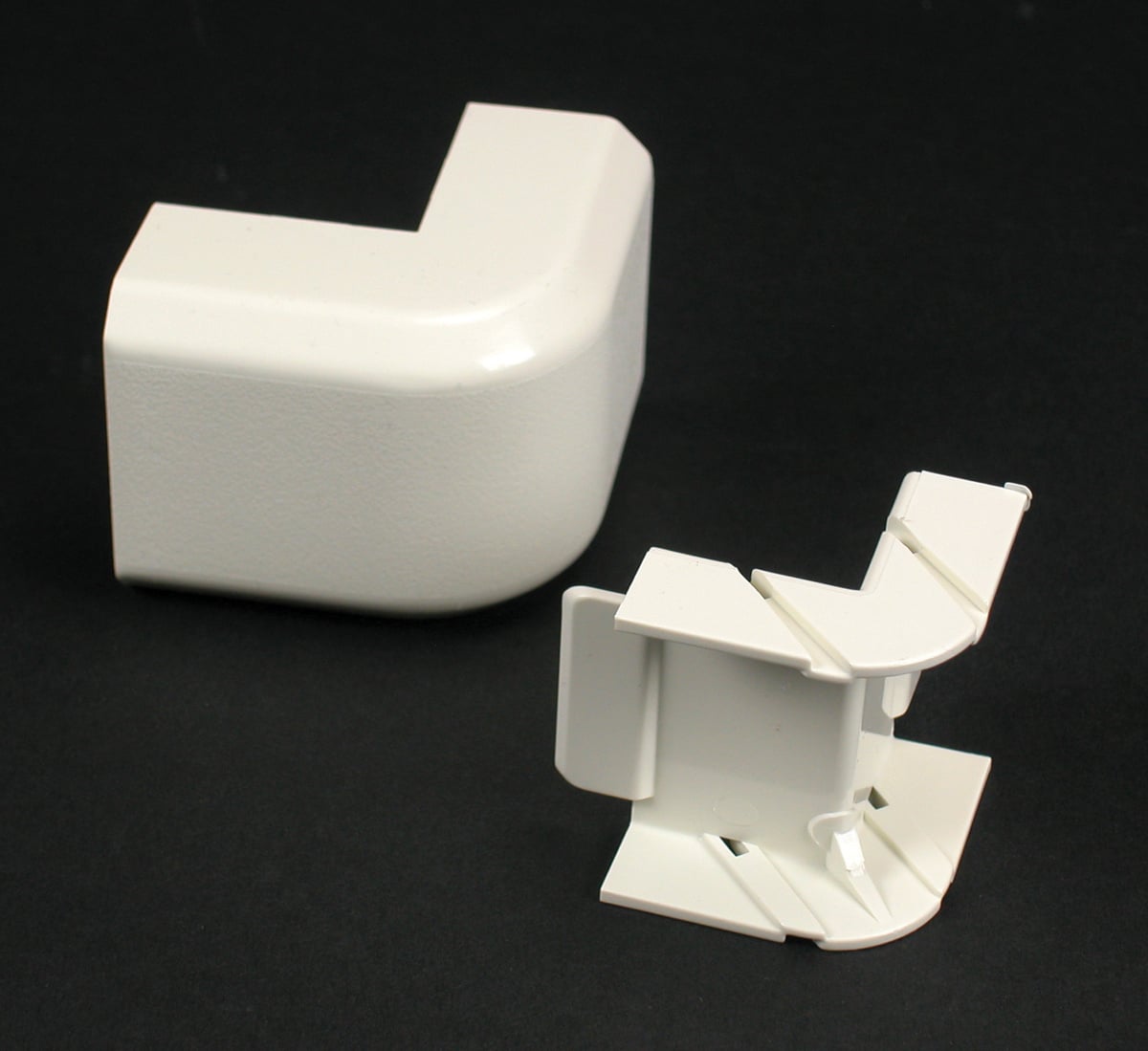  Plugmold; NM2000 Series External Elbow; 1-5/8 Inch x 1-5/8 Inch x 1-7/8 Inch, Plastic