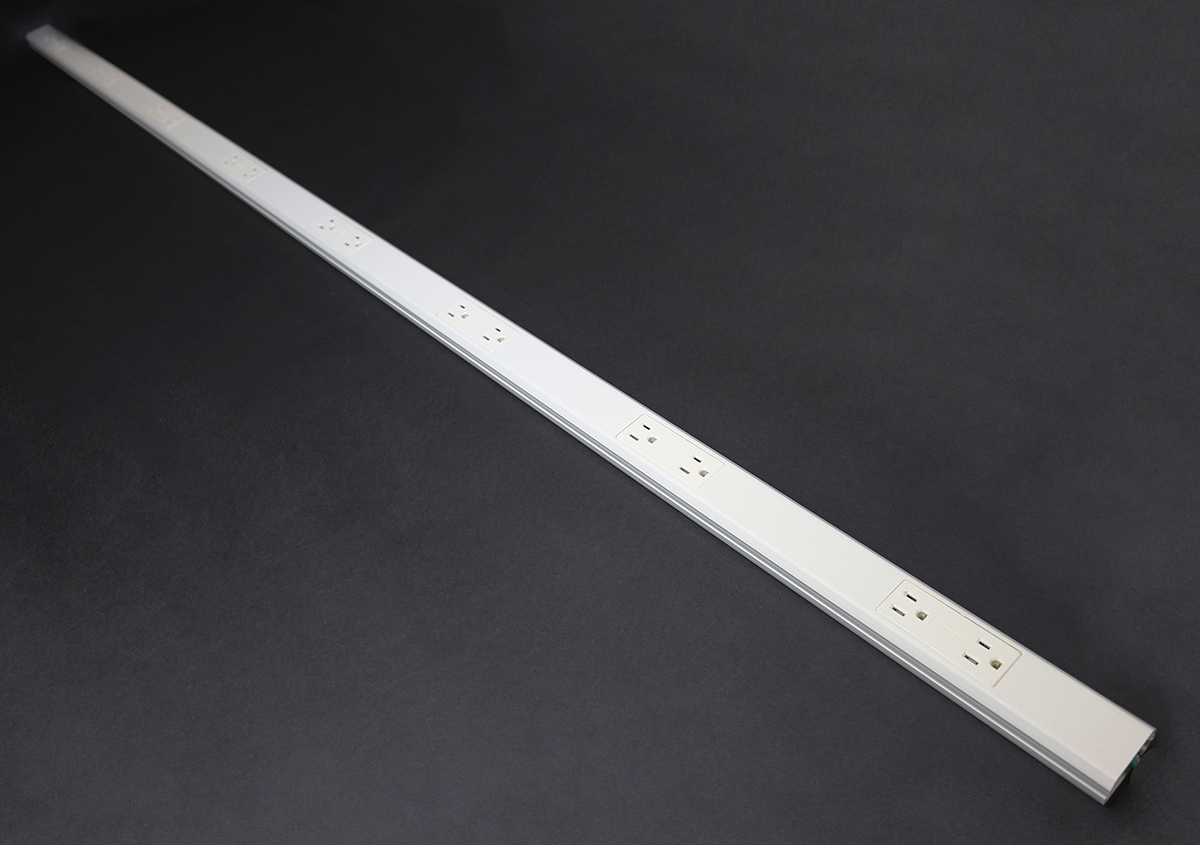 Non-Metallic Prewired Plugmold  Multioutlet Surface Raceway; 8 Outlets, 6 Feet, Ivory