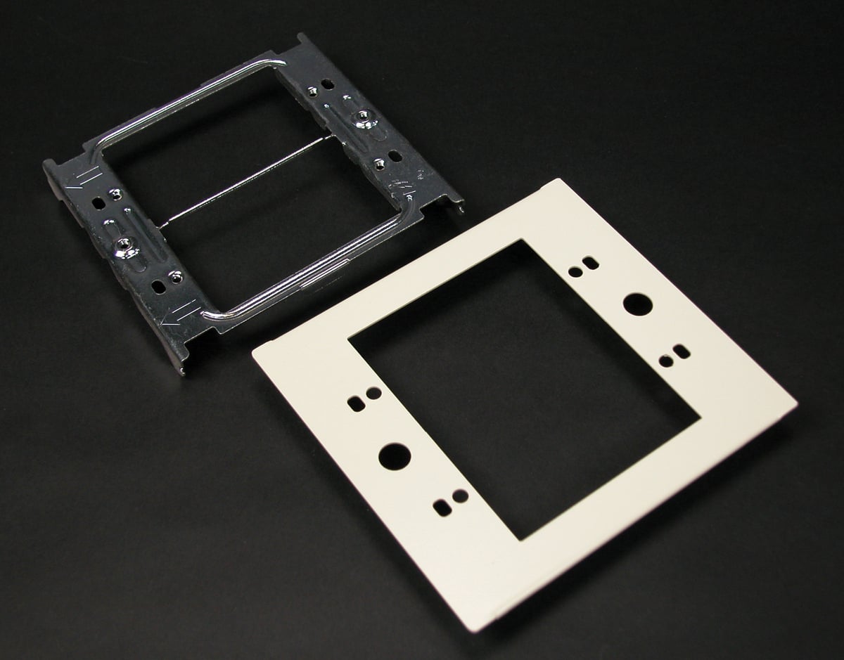 Overlapping Device Plate, Multi-Channel, Series: 4047, For Use With: 4000 Series Raceway, Steel, Ivory/Gray, Baked Enamel Coated/ScuffCoat™, 4-3/4 in OD x 5-1/8 in L