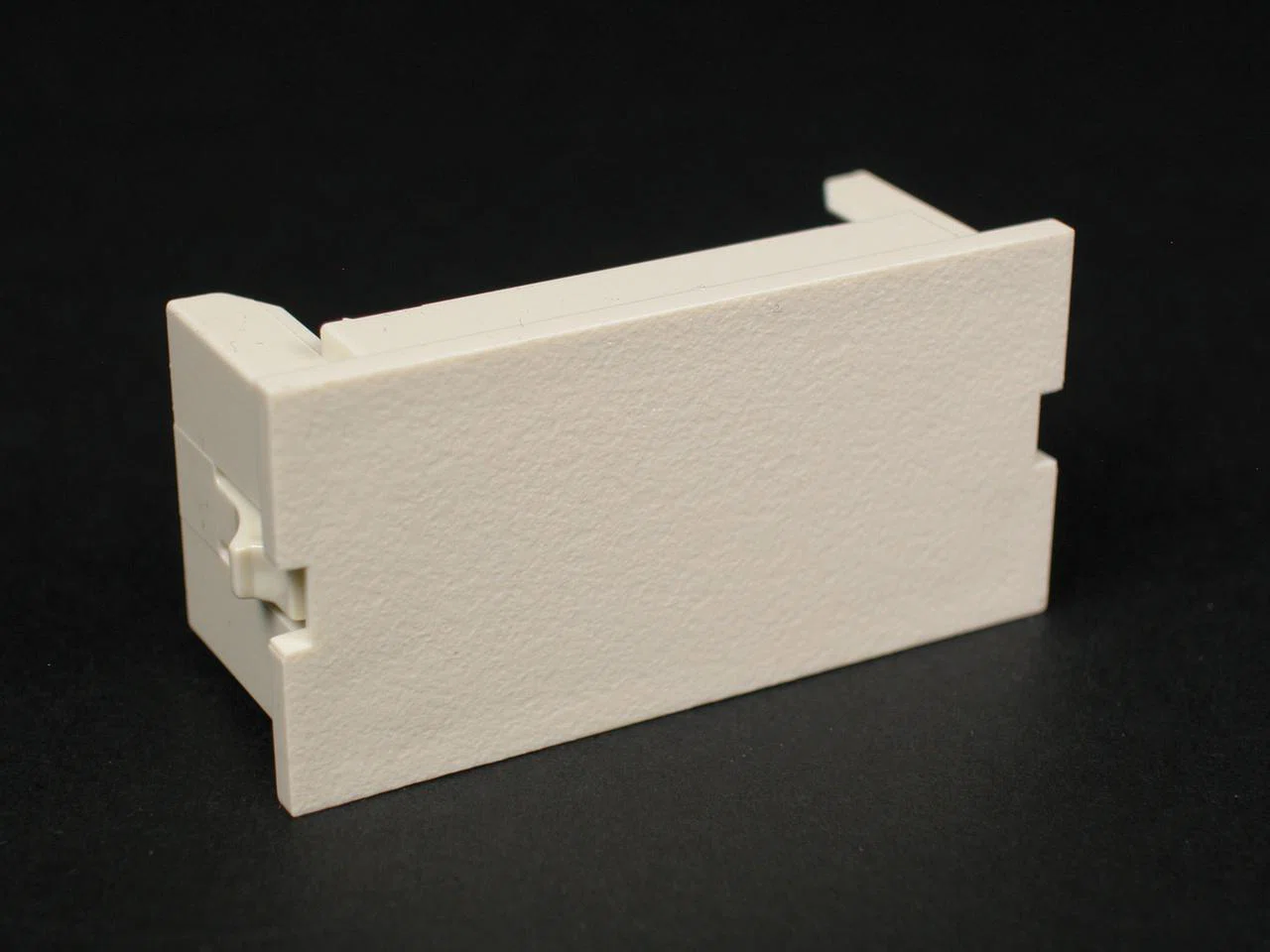 WMDCM2-BL-BK CM Series 2A Communication Module Blank Insert, Snap-Fit Mount, Plastic, Black